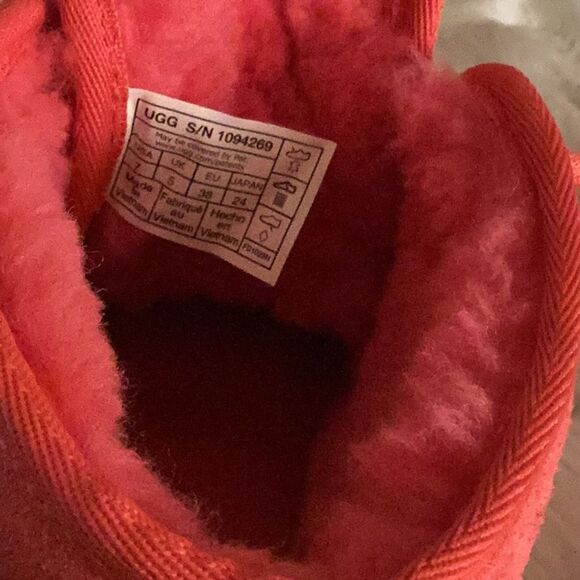 UGG Women’s Neumel II Chukka Boot pink, Size 7, NWOT Display pair - Picture 12 of 13